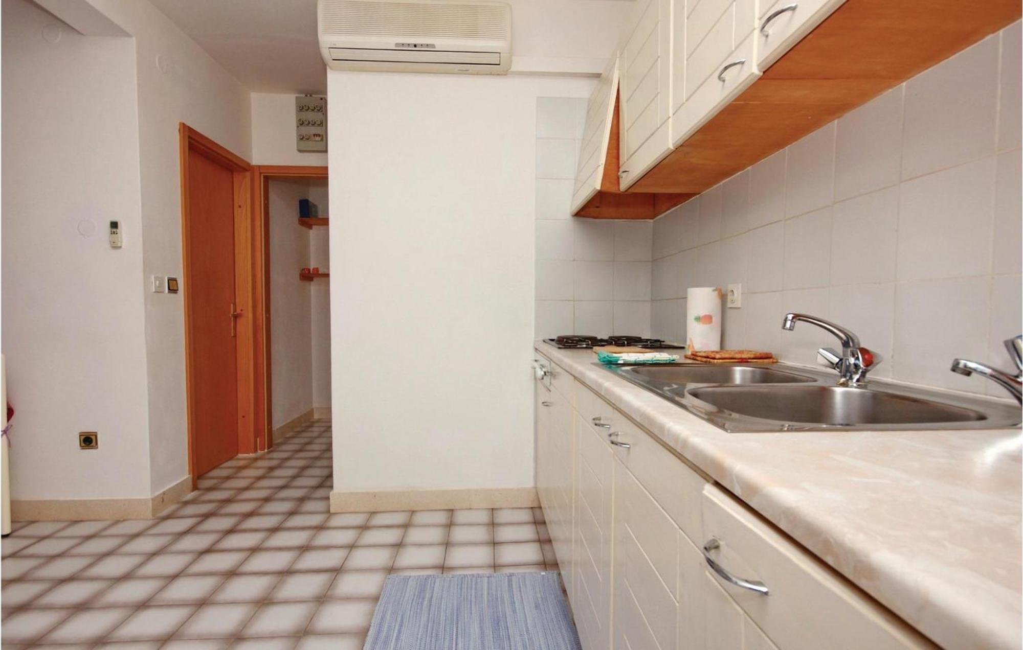 Beautiful Apartment In Prizba With Wifi 外观 照片
