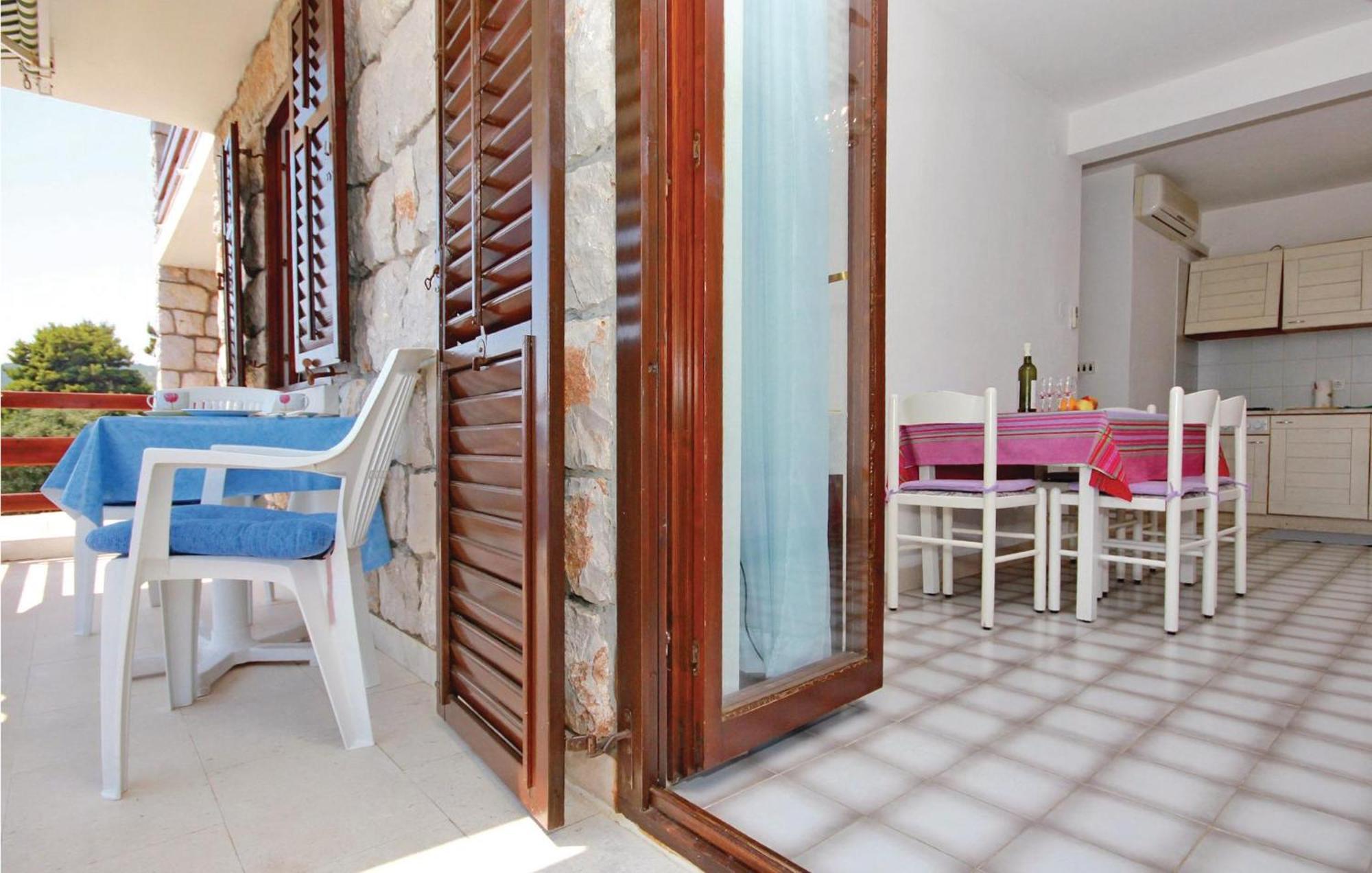Beautiful Apartment In Prizba With Wifi 外观 照片