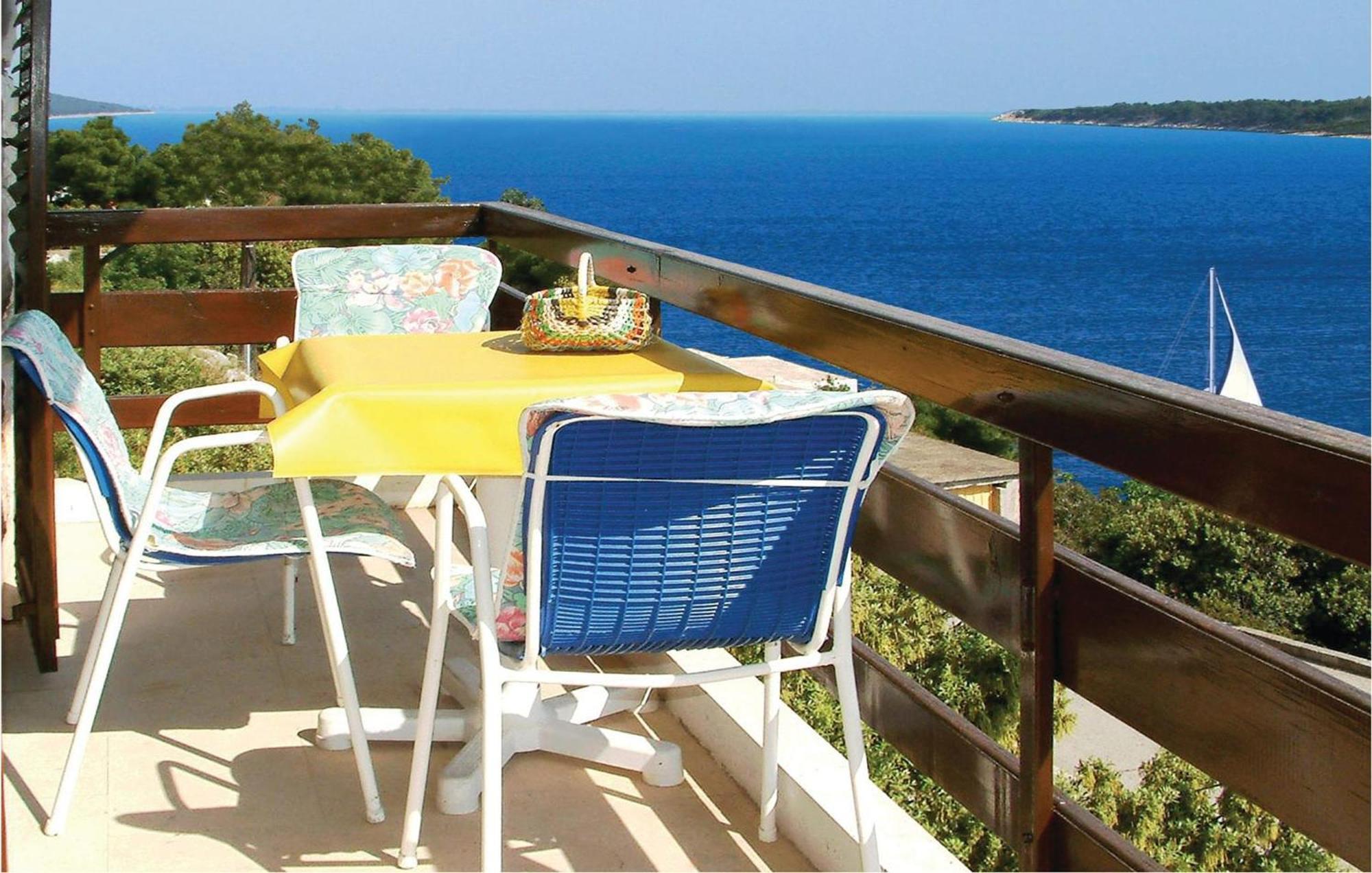 Beautiful Apartment In Prizba With Wifi 外观 照片